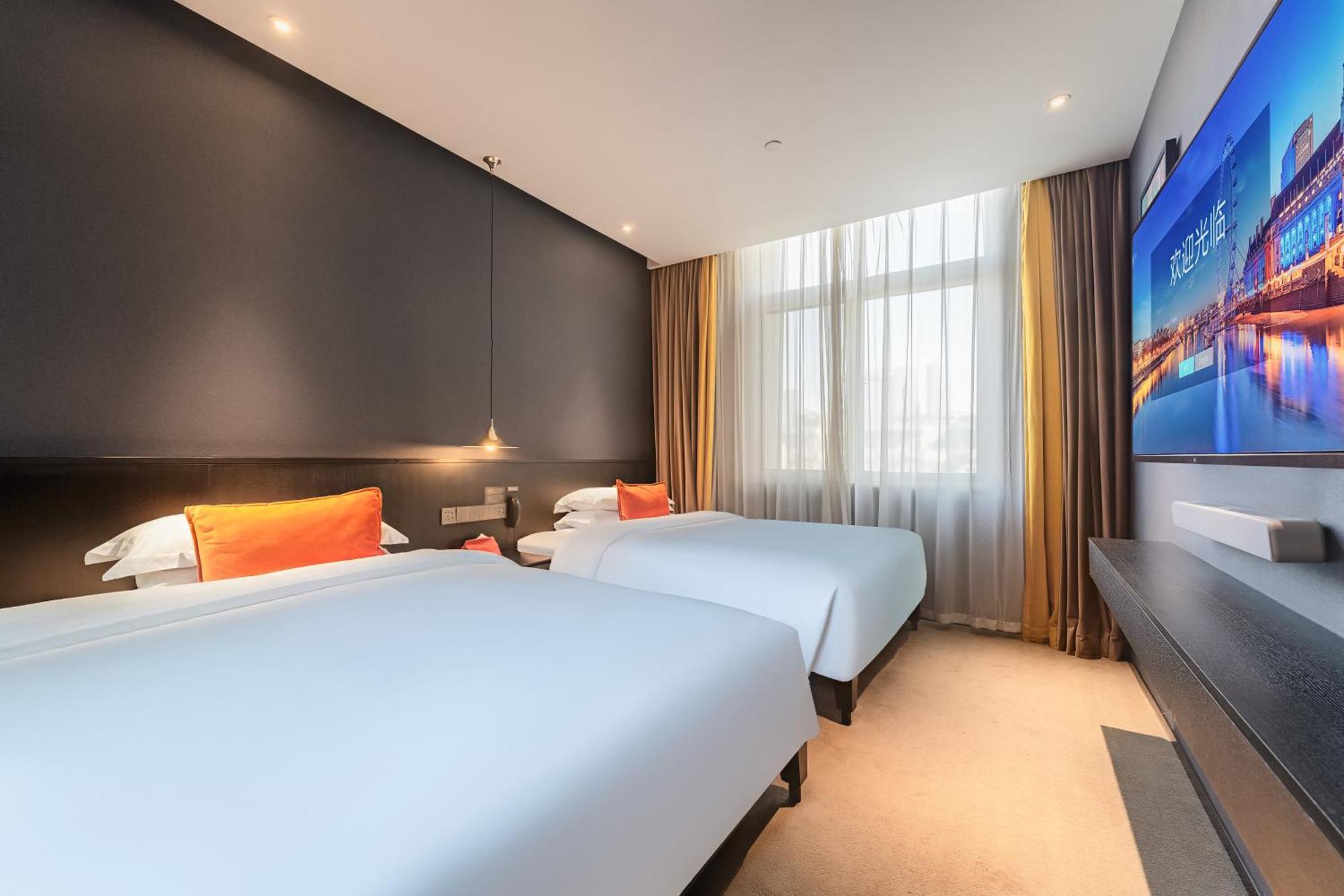 Hesu Designer Hotel & Suites -Near Xi'An Drum Tower And Yongning Gate -Free Laundry Luggage Storage -Kitty Cafe With Freshly Ground Coffee -24H Front Desk -English Service Exterior photo